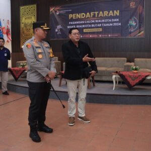 *Masa Pendaftaran Paslon di Pilkada 2024 Polisi Sterilisasi Kantor KPU Kota Blitar*