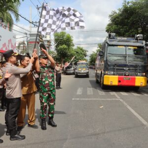 *Polres Tulungagung Salurkan Bantuan 100 Tangki Air Bersih ke 19 Dusun di 6 Kecamatan*
