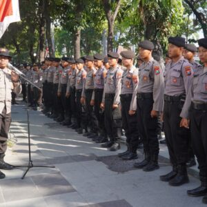 *Polrestabes Surabaya Pertebal Pengamanan Kantor KPU pada Tahapan Pendaftaran Paslon di Pilkada 2024*