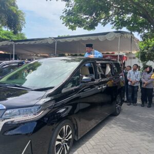 Pasangan Warsa arak,arakan menuju KPU untuk mendaftar sebagai Bupati dan Wakil Bupati Jombang hari ini.pukul 009.wib bersama 8 koalisi partai yang mengusungnya.