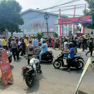 *Polisi Pertebal Pengamanan di Kantor KPU, Pendaftaran Paslon Pilkada di Tulungagung Berlangsung Kondusif*
