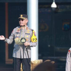 *Pimpin Apel Pagi Kapolda Jatim Tekankan Netralitas Polri dalam Pilkada*