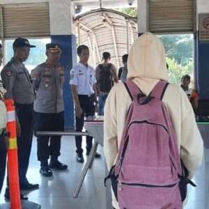 *Dukung Pengamanan KTT IAF, Polresta Sidoarjo Patroli di Terminal Purabaya Bus Jurusan Bali Jadi Atensi*