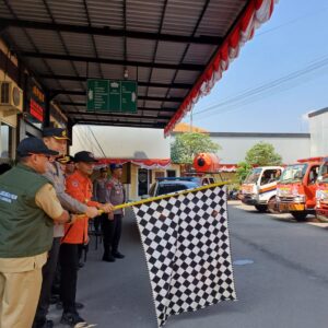 *Polres Lamongan Salurkan 112 Ribu Liter Air Bersih Untuk Warga Terdampak Kemarau di 16 Desa 6 Kecamatan*