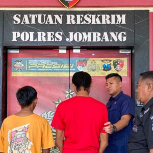 *Polisi Tetapkan 5 Tersangka Tawuran Karnaval di Jombang*