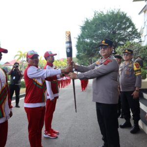 *298 Atlet dan Official Polri Memeriahkan PON XXI, Ketua Harian Komite Olahraga Polri : Cetak SDM Polri Unggul melalui Olahraga*