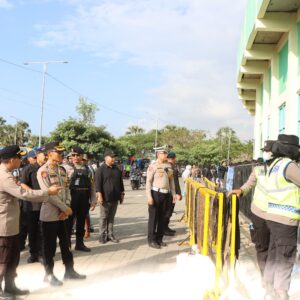*Polres Tuban Libatkan Ratusan Personel Gabungan, Pertandingan Liga 2 Persela VS Deltras Berlangsung Kondusif*