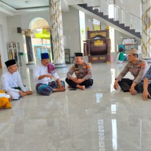 *Polresta Banyuwangi Gelar Safari di Jumat Curhat Upaya Cooling System Jelang Pilkada 2024*