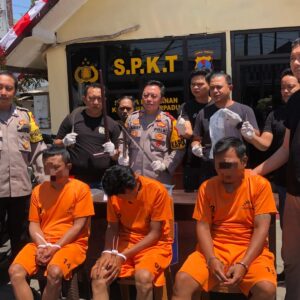 *Polisi Berhasil Amankan 3 Tersangka Perampokan dan BB 6 Motor di Jember*