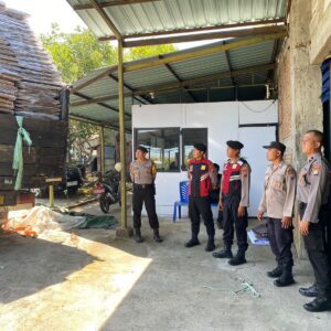 *Polres Magetan Perkuat Pengamanan Kedatangan Kotak Suara Pilkada 2024 di Gudang KPUD*