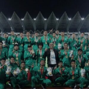 *Bripda Rano Jutati Anggota Bidhumas Polda Jatim Pencetak Gol Cabor Sepak Bola PON XXI Raih Medali Emas*