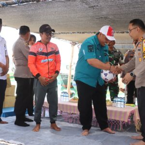 *Cooling System, Kapolres Probolinggo Kota Kunjungi Warga Gili Ketapang Ajak Jaga Kamtibmas di Pilkada 2024*