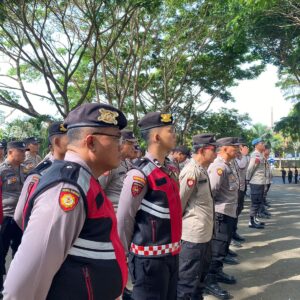 *Polresta Banyuwangi Siagakan Ratusan Personel Pengamanan Penetapan Nomor Urut Paslon Pilkada 2024*