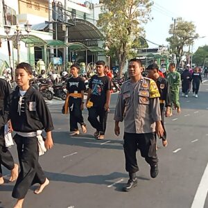 *Cooling System Jelang Pilkada, Polisi Ajak Latihan Bersama Paguyuban Pencak Silat*