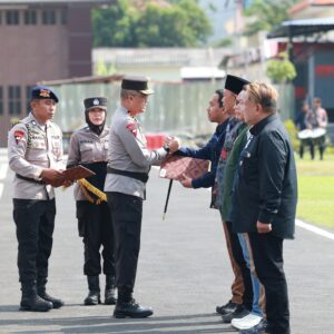 *Pimpin Apel Gelar Pasukan, Kapolda Jatim Siapkan Walpri untuk Pengamanan Paslon dalam Pilkada Jatim 2024*