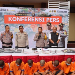*Polres Probolinggo Kota Ungkap Kasus Tawuran Antar Gengster, 7 Pemuda Diamankan*