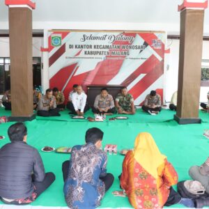 *Cooling System Jelang Pilkada 2024, Polres Malang Gelar Forum Jumat Curhat di Wonosari*