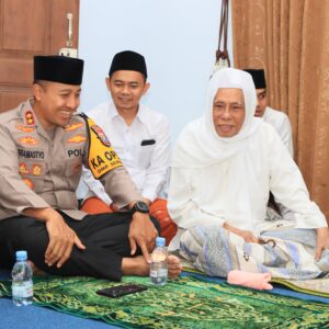 *Cooling System Jelang Pilkada 2024, Kapolres Kediri Kota Silaturahmi ke Ponpes Al Falah Ploso*