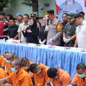 *Operasi Tumpas Narkoba Semeru 2024, Polres Lumajang Berhasil Ungkap 16 Kasus dan Bongkar Ladang Ganja di TNBTS*