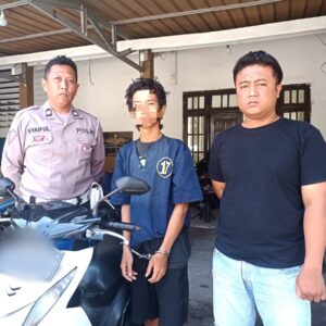 *Polisi Berhasil Amankan Tersangka Curanmor yang Terekam CCTV di Kedinding*