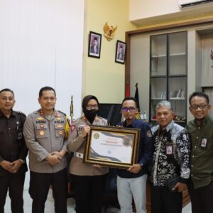 *Satlantas Polres Sumenep Raih Penghargaan Badan Publik Informatif dari Komisi Informasi*