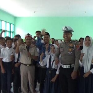 *Goes to School ,Polres Bondowoso Sosialisasikan Penggunaan Sepeda Listrik*