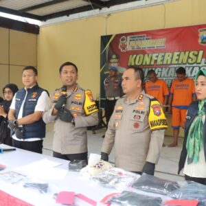 *Polresta Sidoarjo Amankan 2 Pria yang Pamer Senpi Rakitan di Medsos*