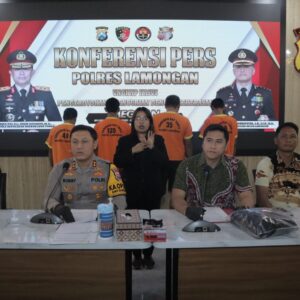 *Polres Lamongan Berhasil Ungkap 2 Kasus Curas dan 1 Kasus Kekerasan, Tersangka Diamankan*