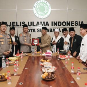 *Cooling System Hadapi Pilkada 2024 Kapolrestabes Surabaya Silaturahmi ke Tokoh Agama*