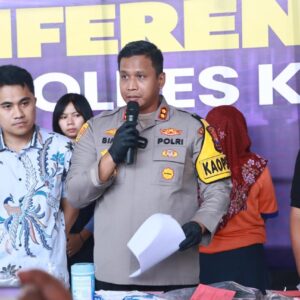 *Polisi Tetapkan Pemilik Toko Snack Sebagai Tersangka Kasus Keracunan Masal di Kediri*