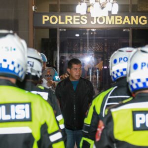 Polisi Amankan 17 Orang Minum Miras di Angkringan Jombang Saat Patroli KRYD