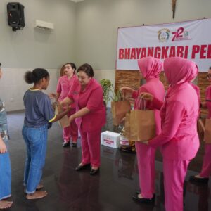 **Semangat HKGB ke-72, Bhayangkari Cabang Bojonegoro Gelar Baksos untuk Masyarakat*
