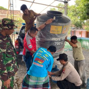 *Sinergitas 3 Pilar, Polres Bondowoso Bantu Air Bersih Untuk Warga Desa Keprak*