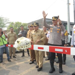 *Pj Bupati Apresiasi Polres Mojokerto Bangun Pos Jaga dan Palang Pintu JPL Kereta Api*