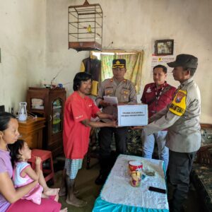 *Peduli Disabilitas, Polres Probolinggo Berikan Tali Asih Kepada Anak Berkebutuhan Khusus*