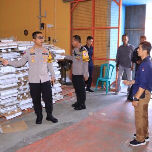*Kapolres Ngawi Cek Gudang KPUD, Pastikan Keamanan Logistik Pilkada 2024*