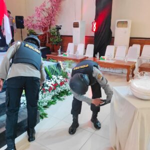 *Polisi Sterilkan Lokasi Debat Publik Perdana Pilkada Kabupaten Madiun*
