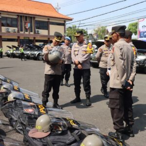 *Pastikan Kesiapan Pengamanan Pilkada 2024, Polda Jatim Cek Kendaraan dan Almatsus di Polres Bojonegoro*