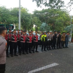 *Polresta Banyuwangi Kerahkan Puluhan Personel Amankan Debat Perdana Pilkada 2024*