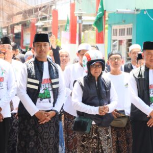 *Cooling System Pilkada 2024, Polres Kediri Kota Touring Religi Ziarah Makam Bersama Santri*
