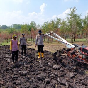 *Dukung Swasembada Pangan, Polres Nganjuk Siapkan Lahan Tanam Jagung Varietas Unggul*