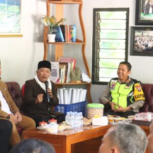 *Cooling System Hadapi Pilkada 2024, Kapolres Bojonegoro Kunjungi Ponpes Al – Rosyid*