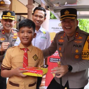 *Polres Tulungagung Luncurkan Mobil Senyum Berbagi Makanan Bergizi Gratis untuk Anak – anak*