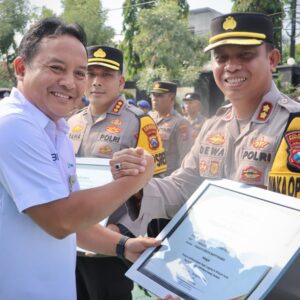 *Perhutani Divre Jatim Beri Penghargaan Polresta Banyuwangi sebagai Pelopor Pemberantasan Illegal Logging*