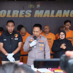 *Polres Malang Berhasil Ungkap 16 Kasus Perjudian, Amankan 17 Tersangka*