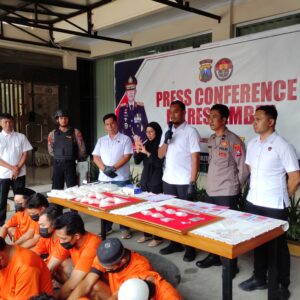 *Polres Jember Berhasil Ungkap 9 Kasus Narkoba, 12 Tersangka dan Rutasan Gram Sabu Diamankan*