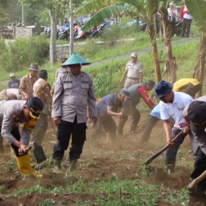 *Polres Batu Gandeng Dinas Pertanian Aktifkan Lahan Tidur Wujudkan Ketahanan Pangan*