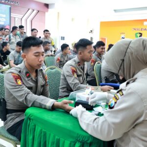 *808 Personel Polda Jatim dan 15 ribu Personel Polres Jajaran, Lakukan Rikes Sebelum Bertugas di TPS*