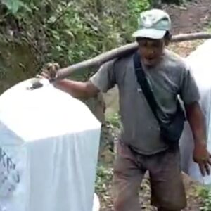 *Kapolres Bondowoso Bersama Forkopimda Menembus Jalan Terjal, Pastikan Distribusi Logistik Pilkada di Lokasi Terpencil Aman*