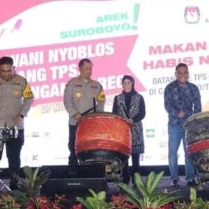 *Warga Antusias Sambut Program Makan Gratis “Mari Nyoblos Mangan Wareg” di Kota Surabaya*